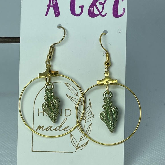 Foam green seashell hoops - Picture 1 of 6